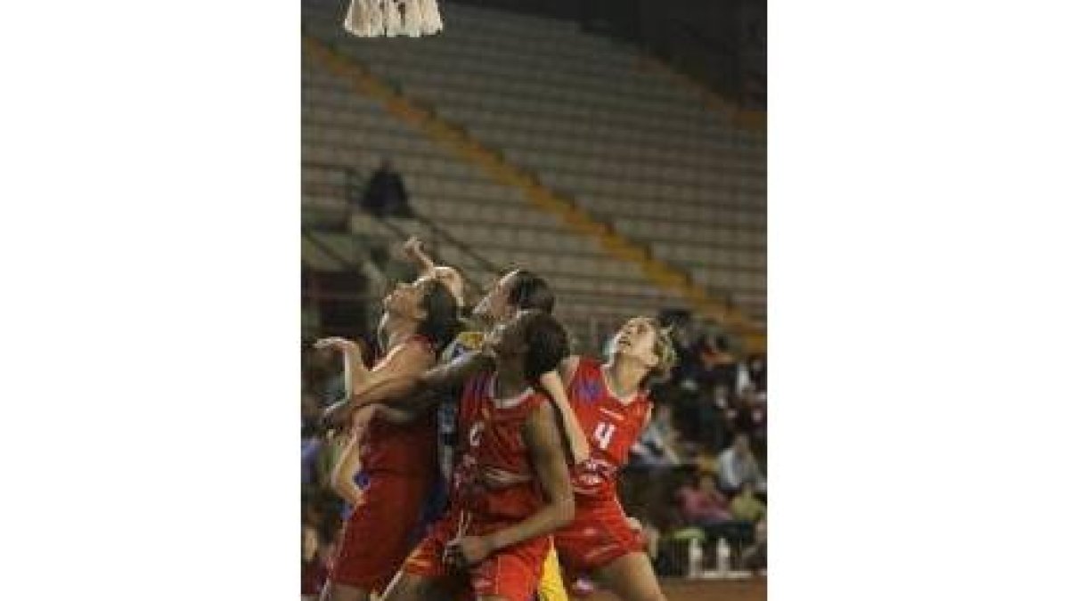 Las jugadoras leonesas dominaron el primer cuarto del partido