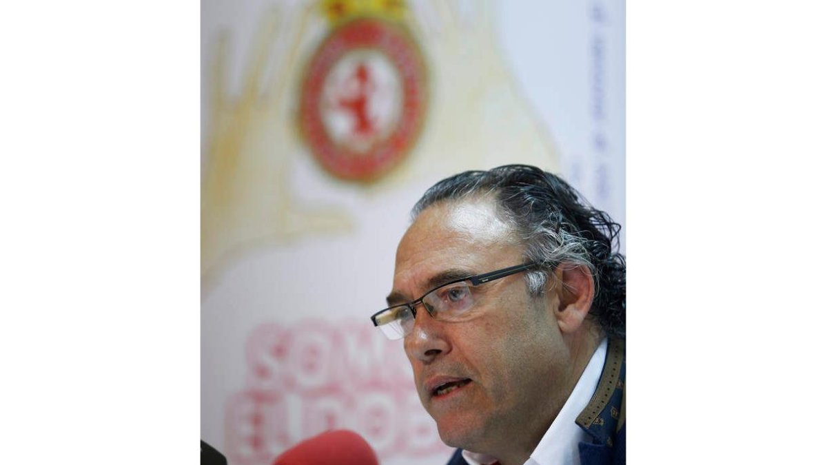Felipe Llamazares durante el balance de esta temporada y la planificación de la próxima. JESÚS F. SALVADORES
