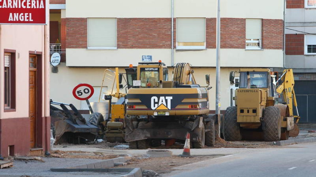 Las máquinas aún están en la obra, que está ejecutada en más de un 20 por ciento.