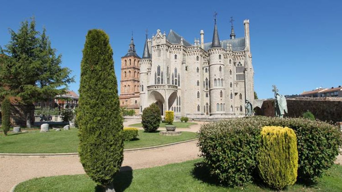 Fachada del Palacio Episcopal de Astorga.