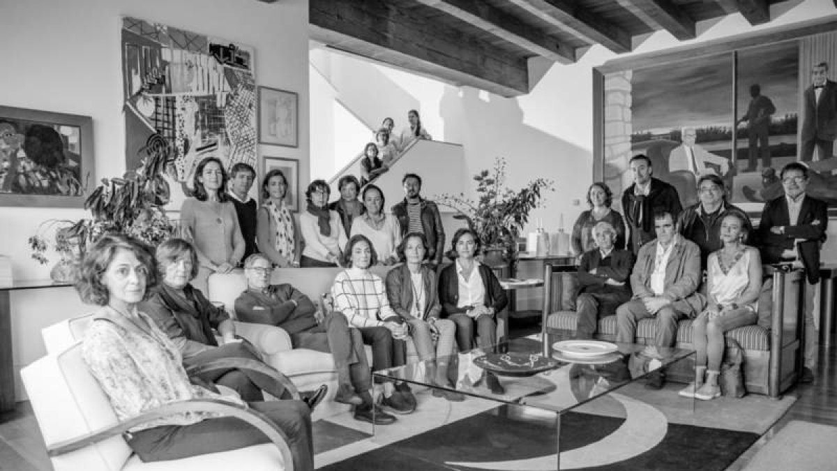 Imagen de los asistentes a la primera reunión de 'Los Encuentros'. IVÁN KALAX