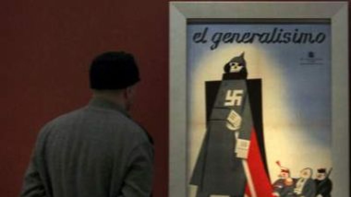 Un cartel de la exposición -˜Viñetas en el frente».