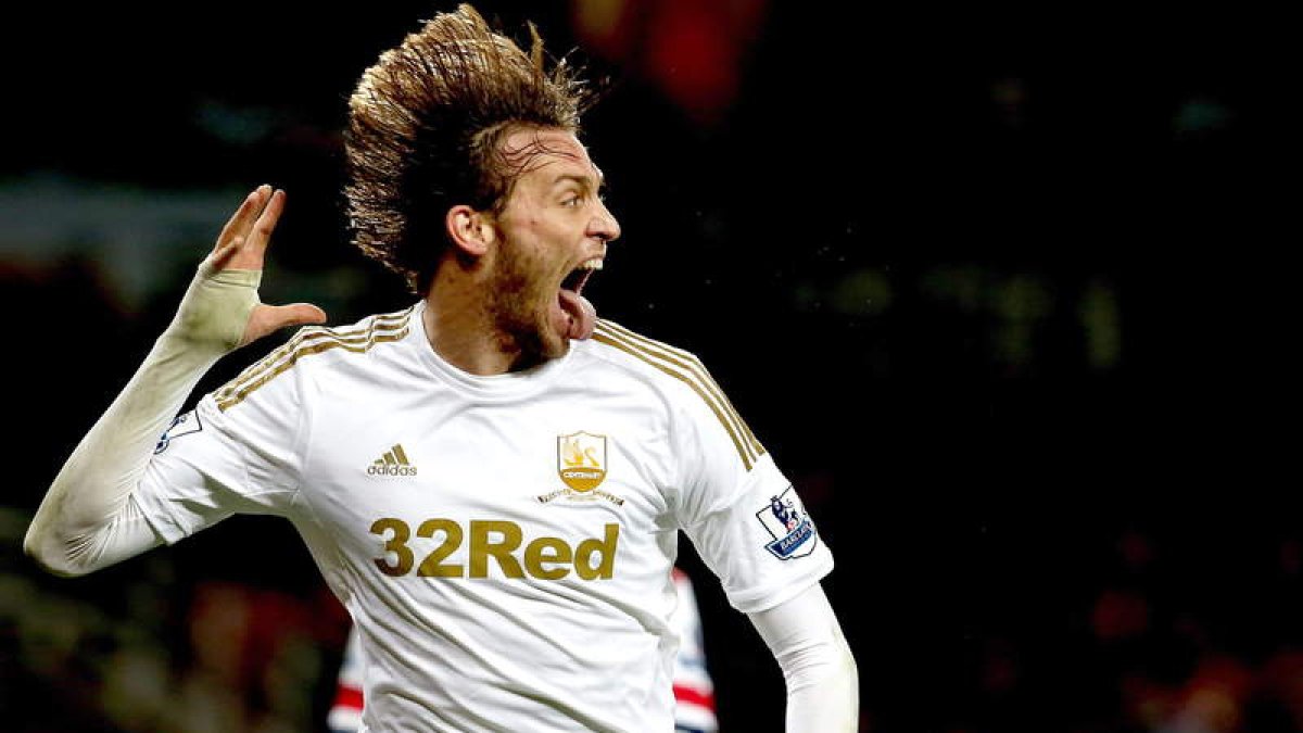 Michu recuperó el olfato goleador con un doblete frente al Queens Park Rangers.