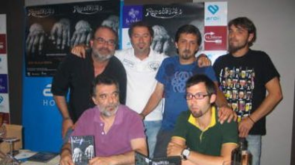 El grupo berciano, el jueves durante la presentación de su último trabajo en el Aroi Plaza.