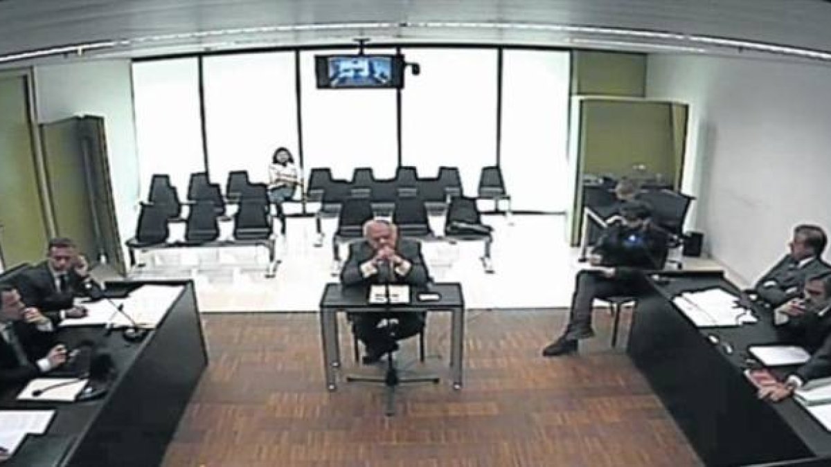 Imputado Jordi Pujol, durante su declaración en la Ciutat de la Justícia de Barcelona, el martes.