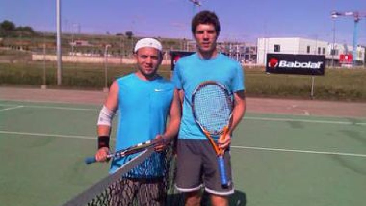 Desi Villa y Airan Grandmontagne, ant de iniciar la gran final de Absolutos.
