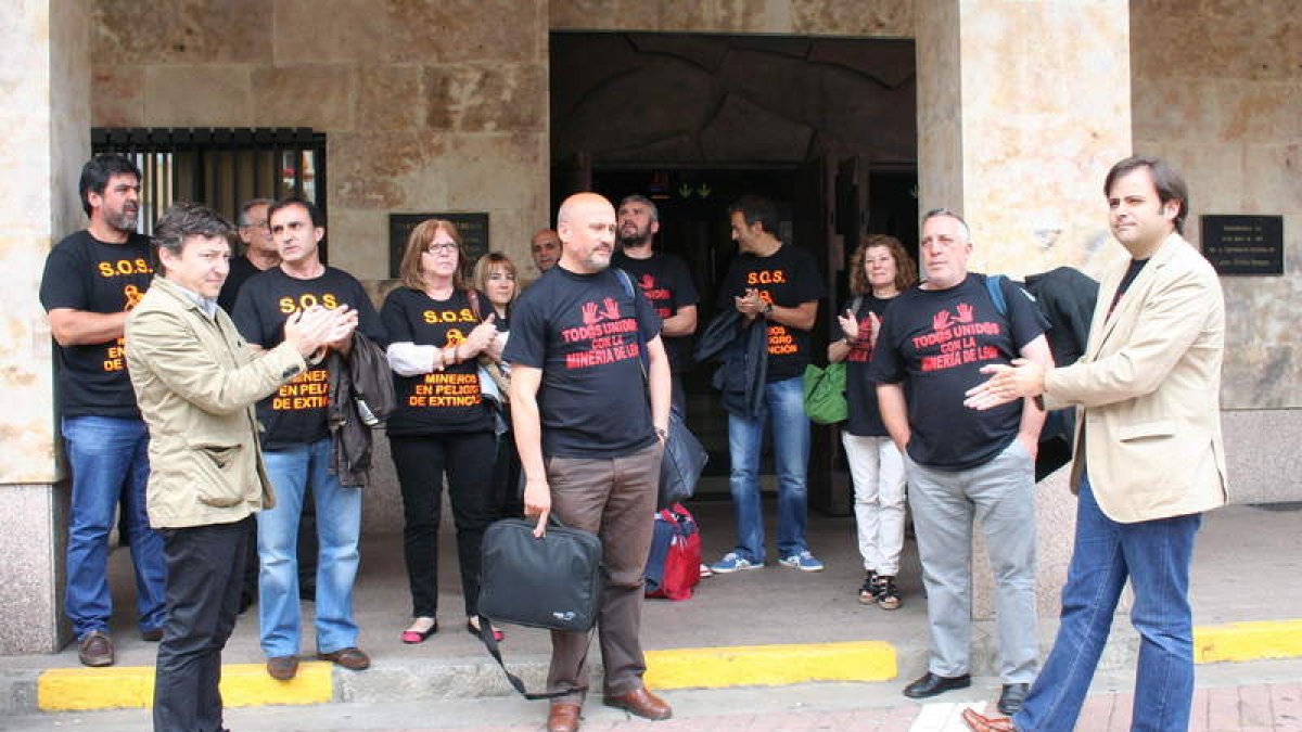 Folgueral y Tino Rodríguez, ayer en la salida de Bembibre.