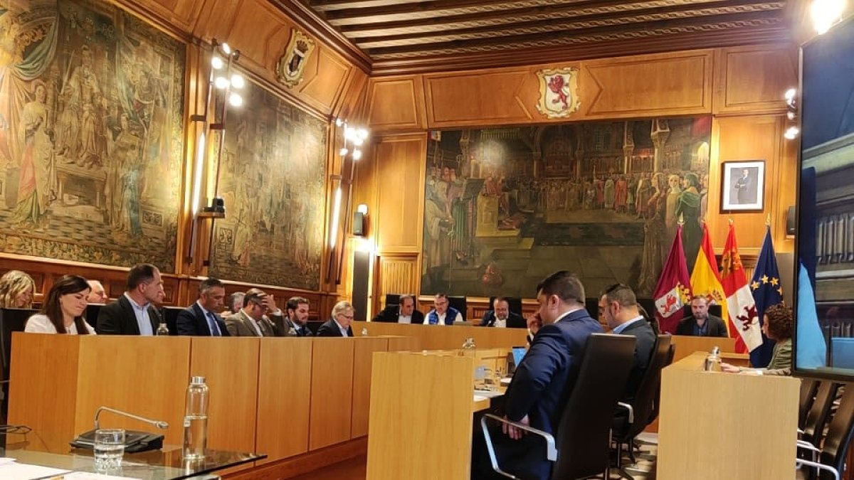 Pleno en la Diputación de León. P. I.