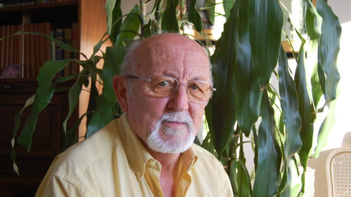Manuel Gancedo, ingeniero topógrafo, es también un gran conocedor de leonés noroccidental.