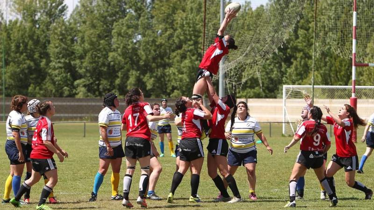 Las integrantes del Grupo Hedisa Club Deportivo Rugby Albéitar hicieron un gran papel en la fase de ascenso.