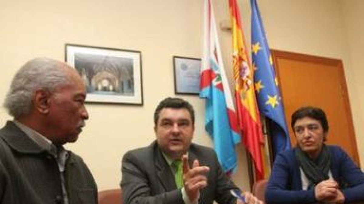 Loubeau, Ramón y la representante de la asociación.