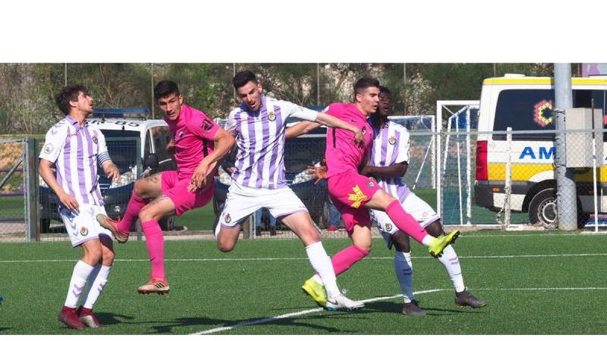 Saúl y Kaxe anotaron los goles de la victoria de la Ponferradina ante el Valladolid B en el partido disputado este sábados en los Anexos del José Zorrilla. LOF