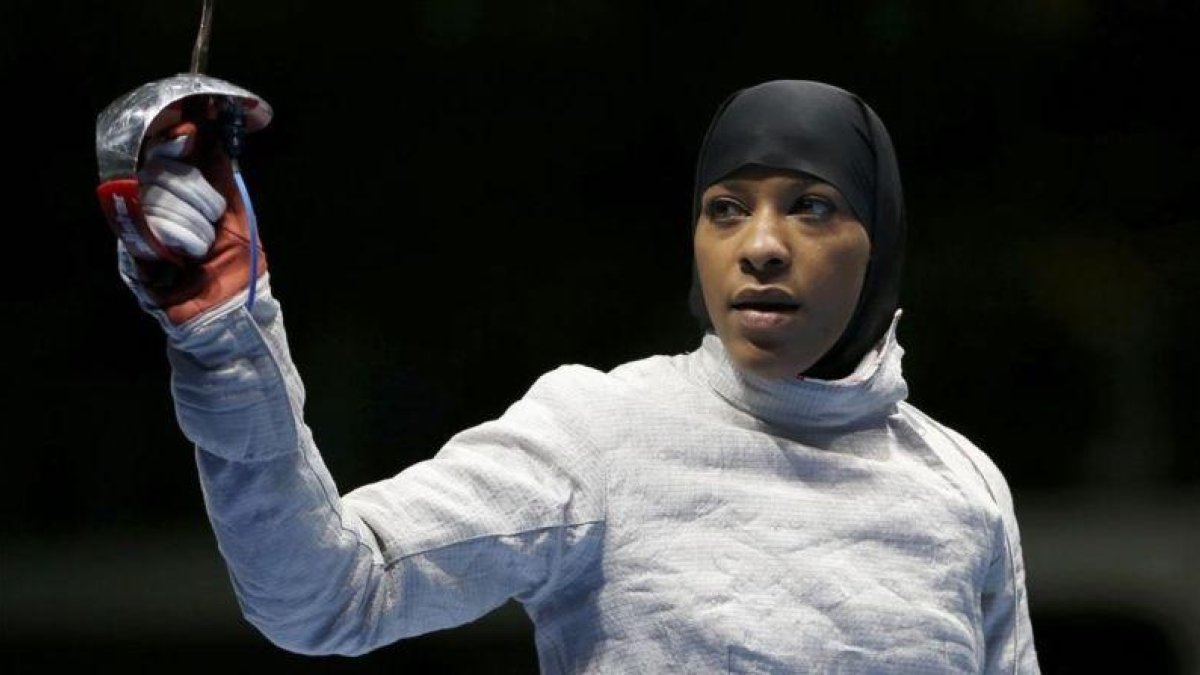 Ibtihaj Muhammad, momentos antes de uno de sus combates en Río, este lunes.