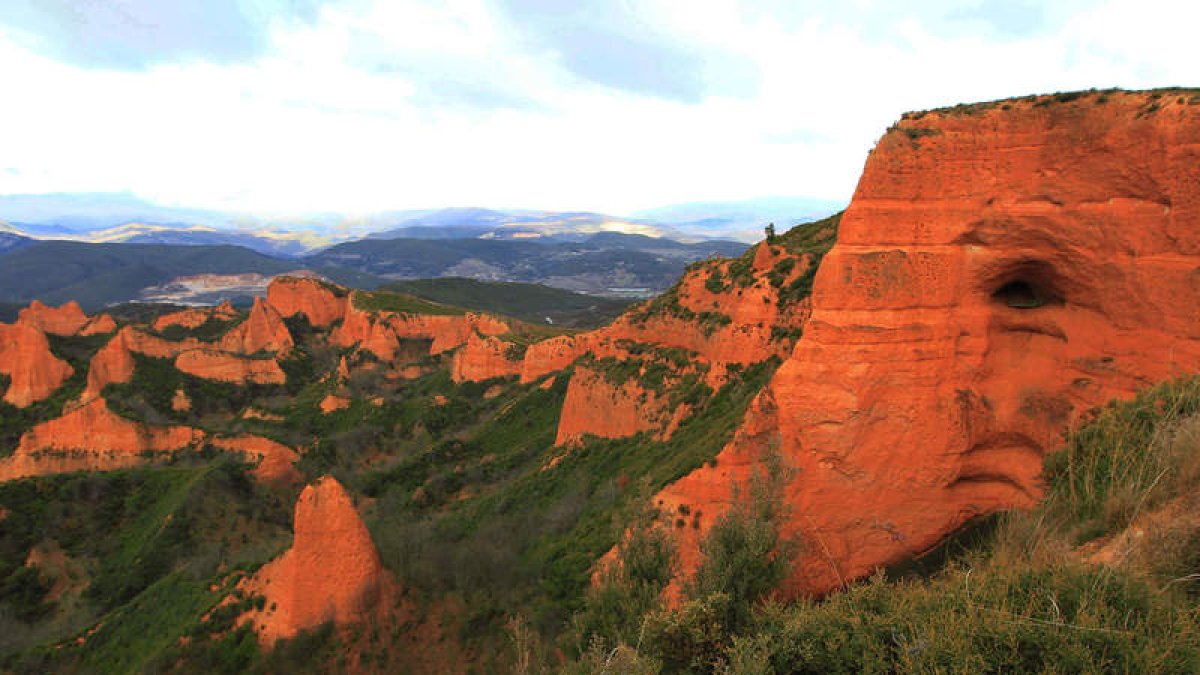 Las Médulas se reafirman como uno de los principales reclamos turísticos del Bierzo.