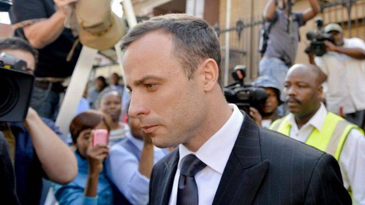 Pistorius, a la salida del juzgado.