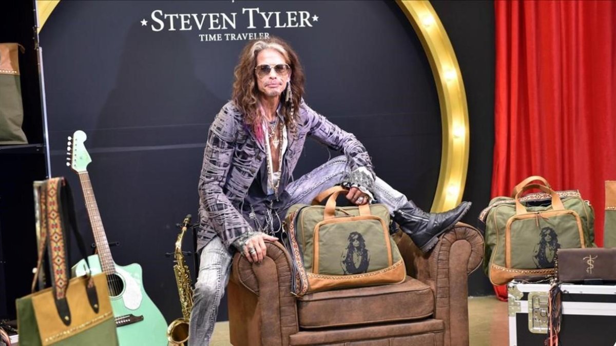 Steven Tyler presenta una colección de bolsos y maletas en el festival Starlite en Marbella