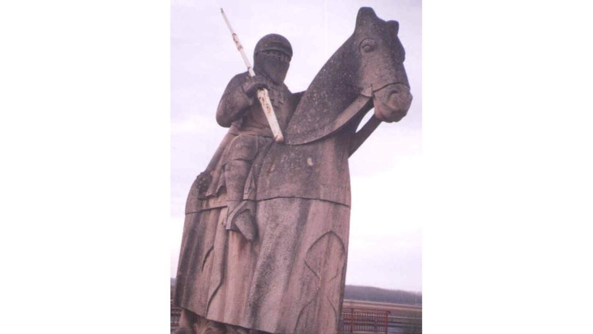 Estatua del puente de la A-6, muy cerca de Benavente.