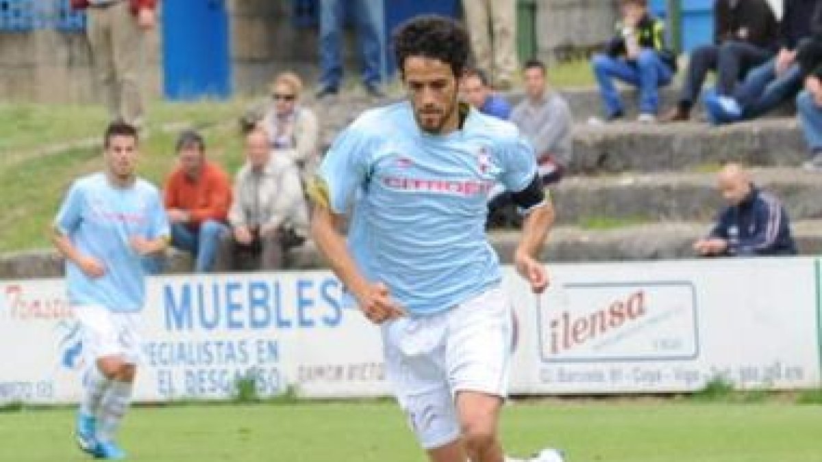 Mateo, en un partido con el Celta B en Barreiro.