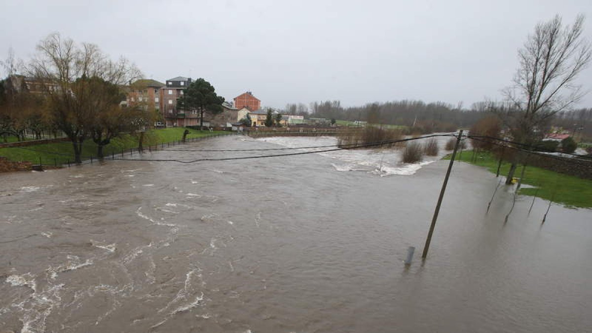 El Bierzo cuenta con una importante masa fluvial que pesa en la marcha y organización de la Confederación Hidrográfica. L. DE LA MATA