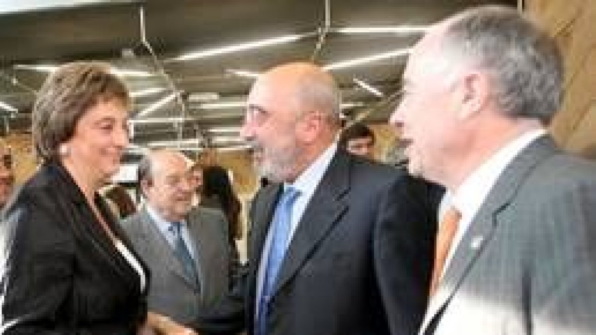 María Jesús Ruiz, José María Arribas y Heliodoro Gallego, ayer en Palencia