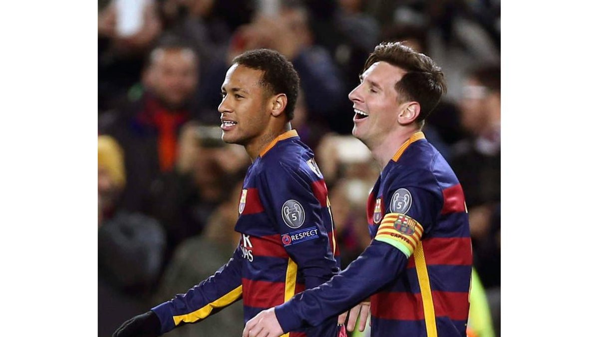 Neymar y Messi festejan la holgada victoria. El argentino marcó dos goles frente a la Roma.