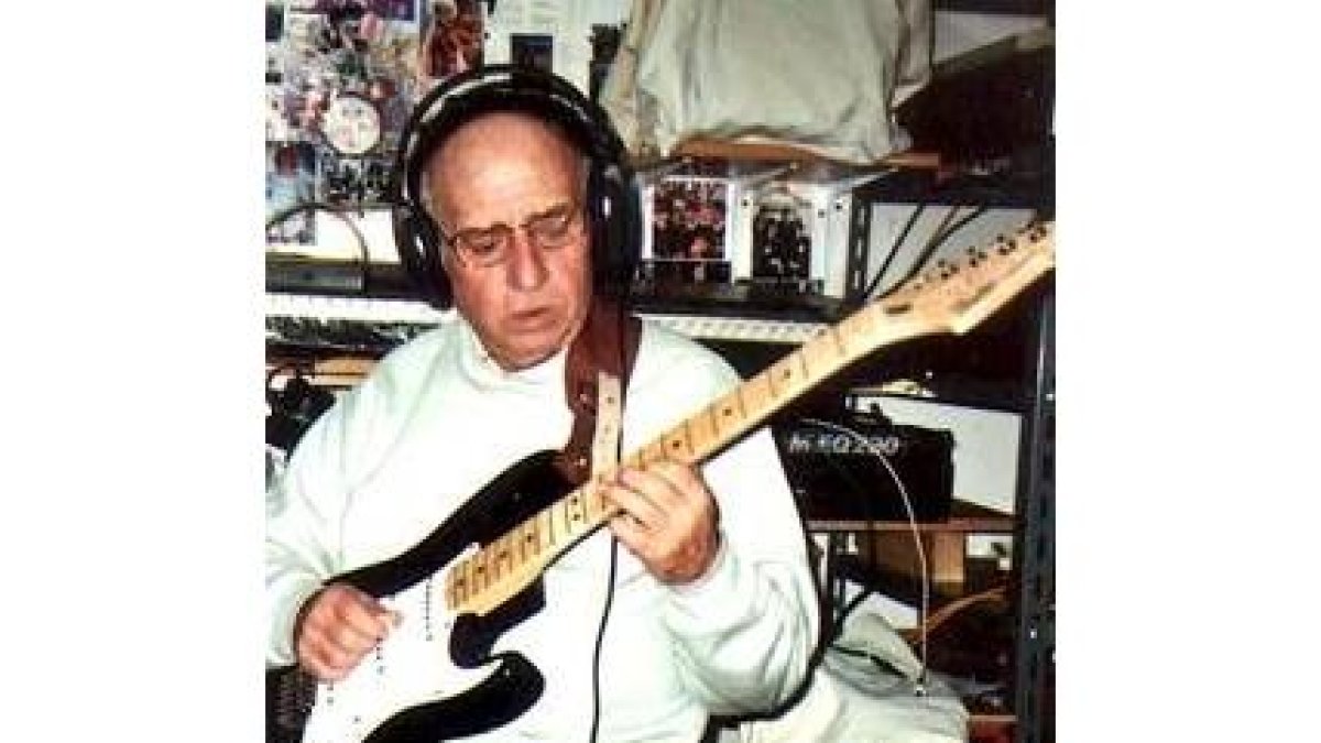 Germán A. Robles no ha perdido nunca el contacto con la música