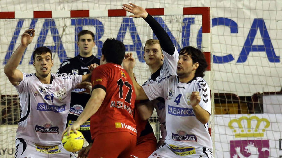 El Ademar espera que Abanca amplíe su vinculación para asentar el próximo proyecto deportivo.