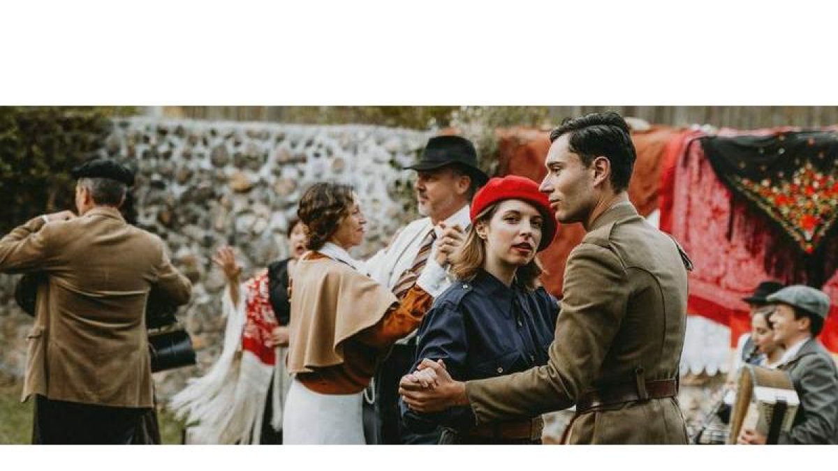 Imagen del cortometraje ‘Las calles de Granada’, protagonizado por La Orquestina de León. DL