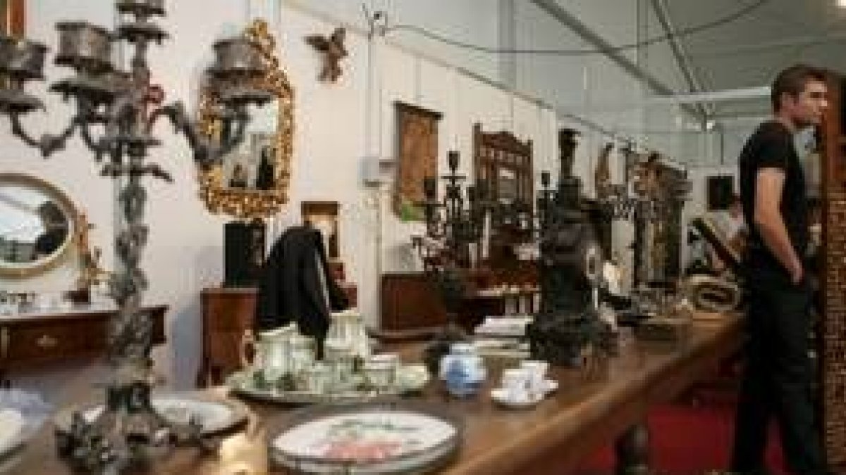 La feria de antigüedades estará abierta al público hasta el domingo en horario de mañana y tarde