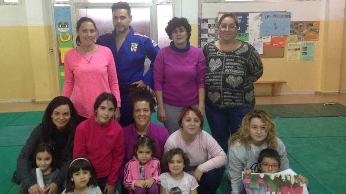 Entre los actos organizados este mes destaca el de defensa personal.