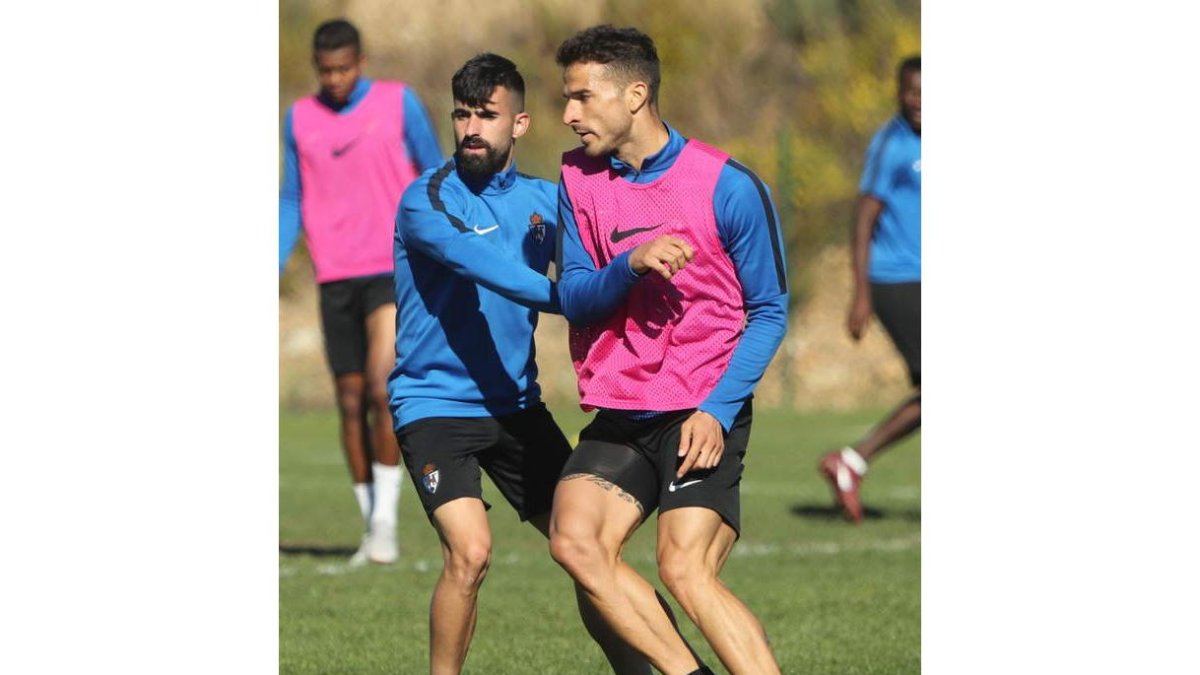 Dani Pichín puede volver al once de la Deportiva ante el filial de Las Palmas. L. DE LA MATA