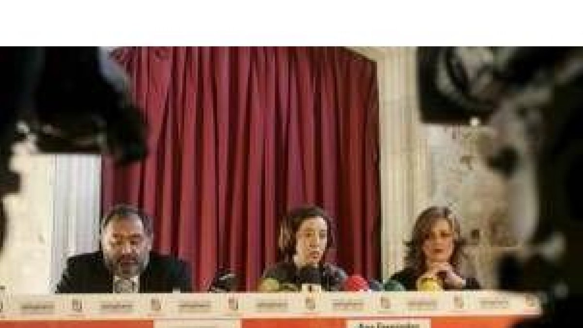 Fernando Redondo, Ana Álvarez y Carolina Guevara, en un momento de la rueda de prensa