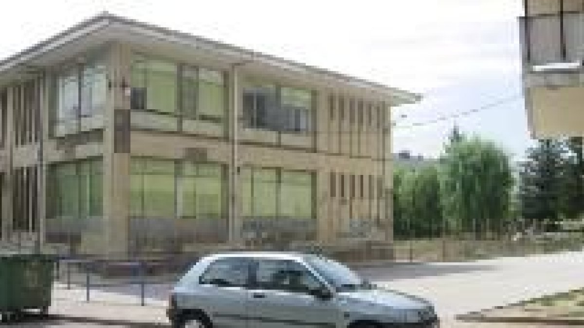 El centro cultural se levantará en este solar de 433 metros que subastará en breve Correos