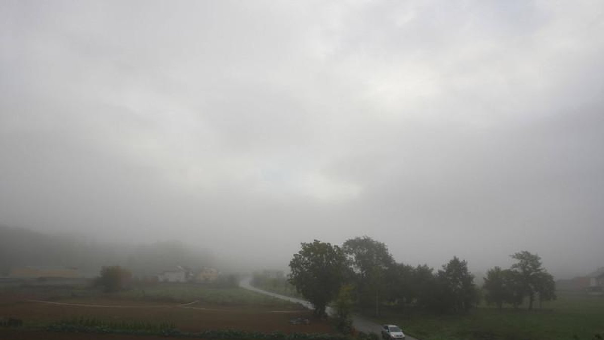 Intensa niebla a primera hora de la mañana en El Bierzo