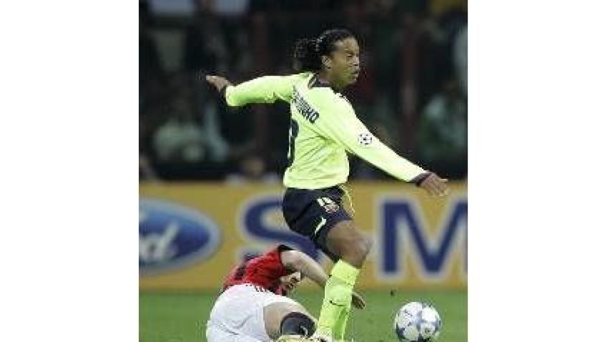 Ronaldinho, en un momento del partido entre el Barcelona y el Milan