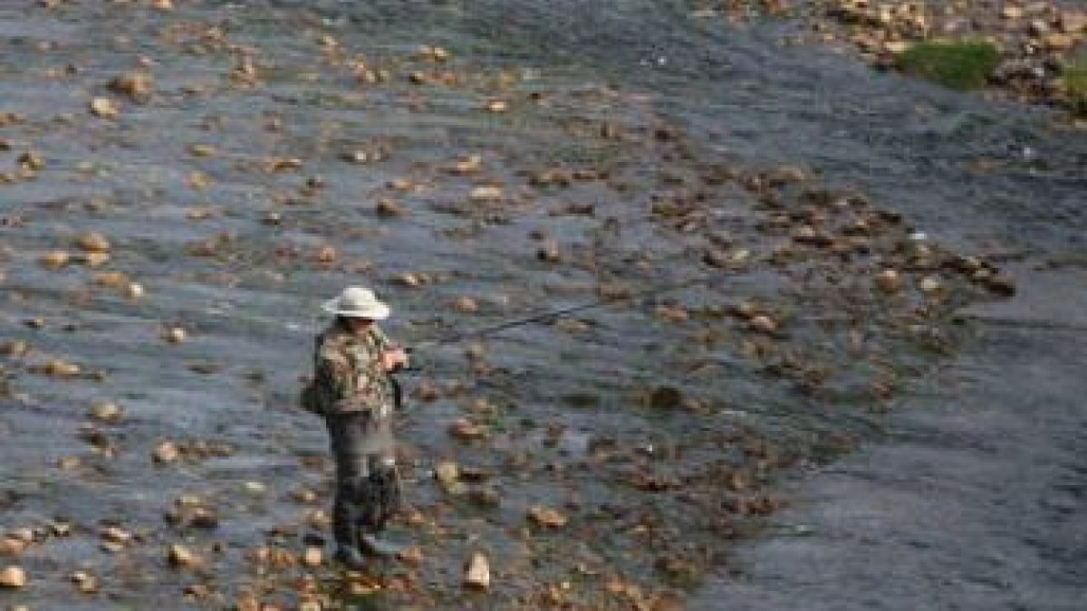 La temporada de pesca no empieza en León hasta el próximo 3 de abril.