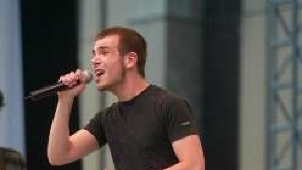 Yuri Méndez, vocalista del grupo, en una de sus actuaciones