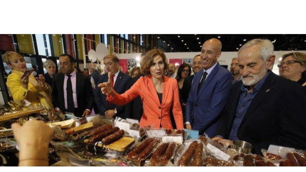 Isabel Oliver en la Feria de los Productos de León. RAMIRO