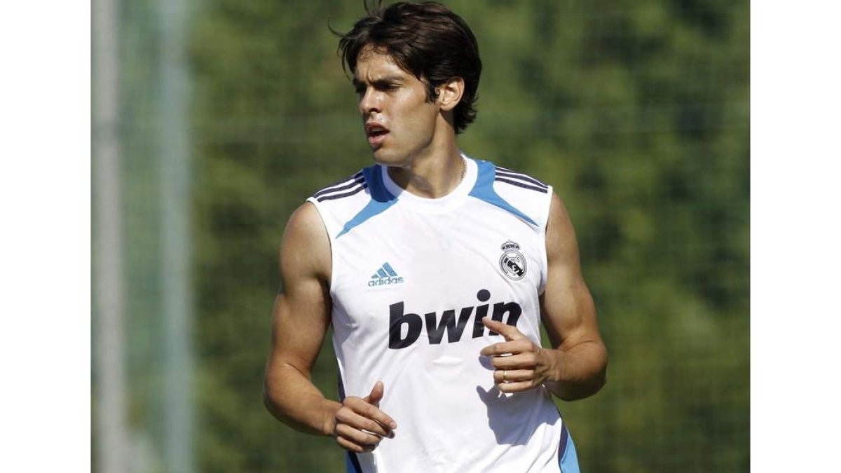 El jugador brasileño Kaká, del Real Madrid, durante uno de sus últimos entrenamientos con el club.