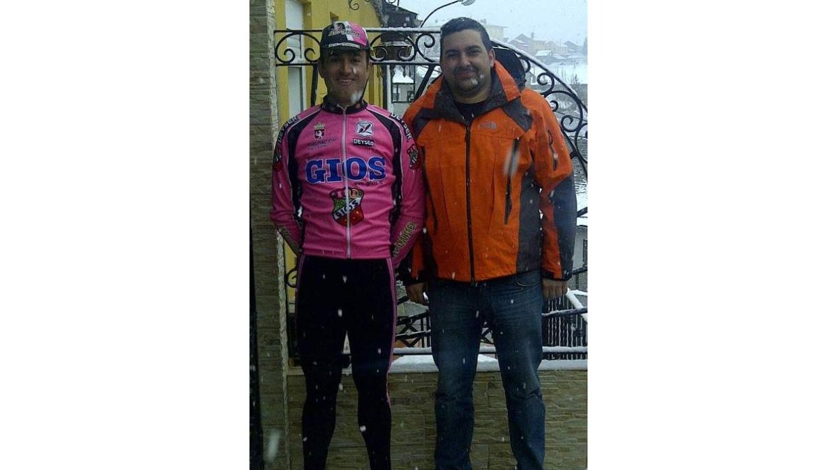 Rafael Martínez (i) con Javier Fernández, director de la escuadra.