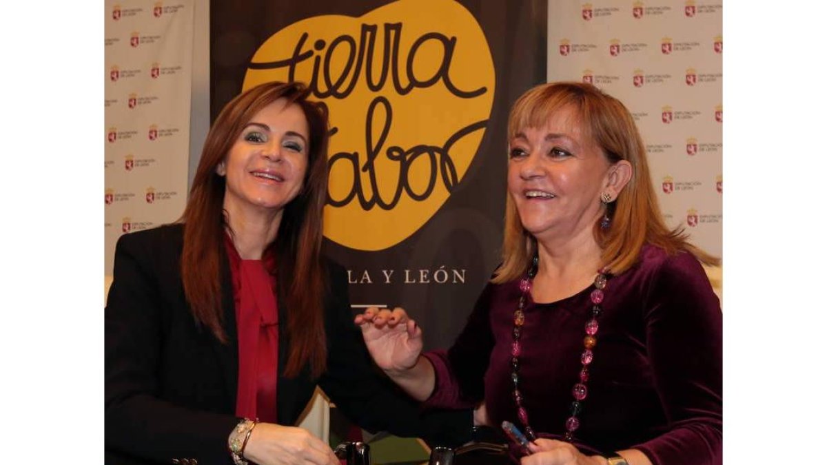 La consejera Silvia Clemente y la presidenta de la Diputación, Isabel Carrasco, en la reunión con productores y sindicatos.
