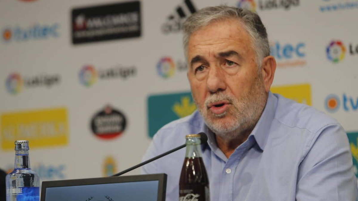 El equipo de trabajo dirigido por José Silvano tendrá que buscar todo tipo de ingresos ante la falta de ayudas institucionales. L. DE LA MATA
