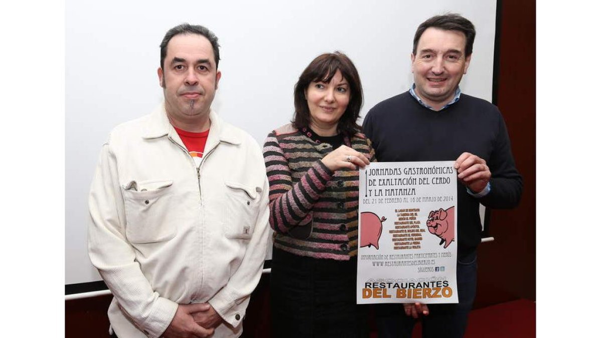 Miembros de la asociación de restaurantes en la presentación.