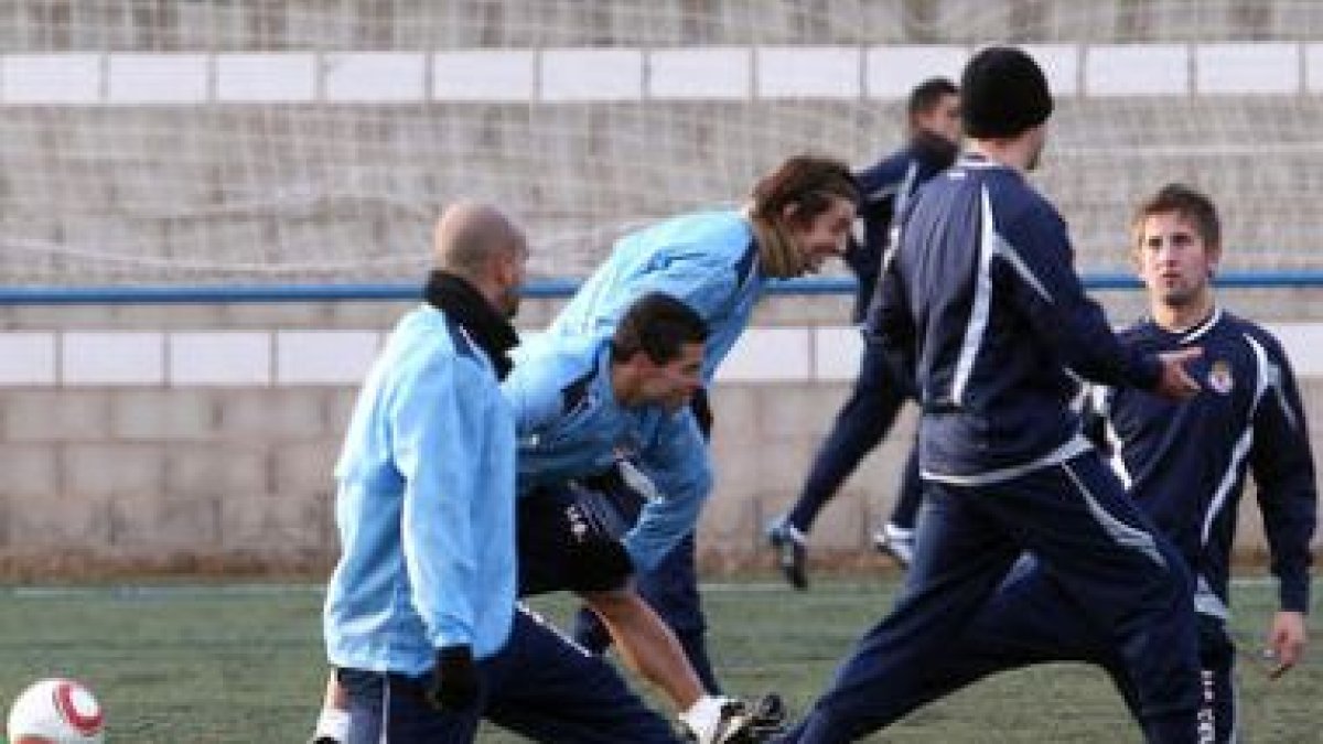 La plantilla de la Cultural sigue con su trabajo esperando noticias sobre el pago de sus salarios.