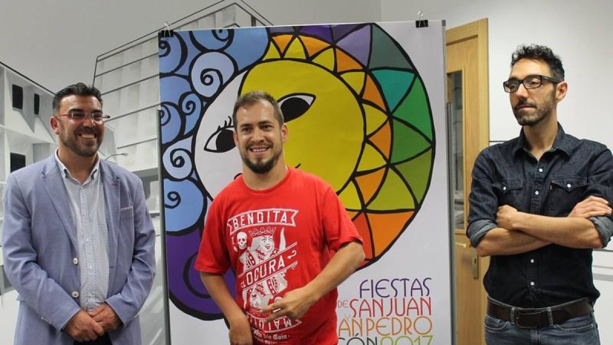 El Langui entre Pedro Llamas y Jorge Barrientos hoy, en la presentación de las fiestas de San Juan.
