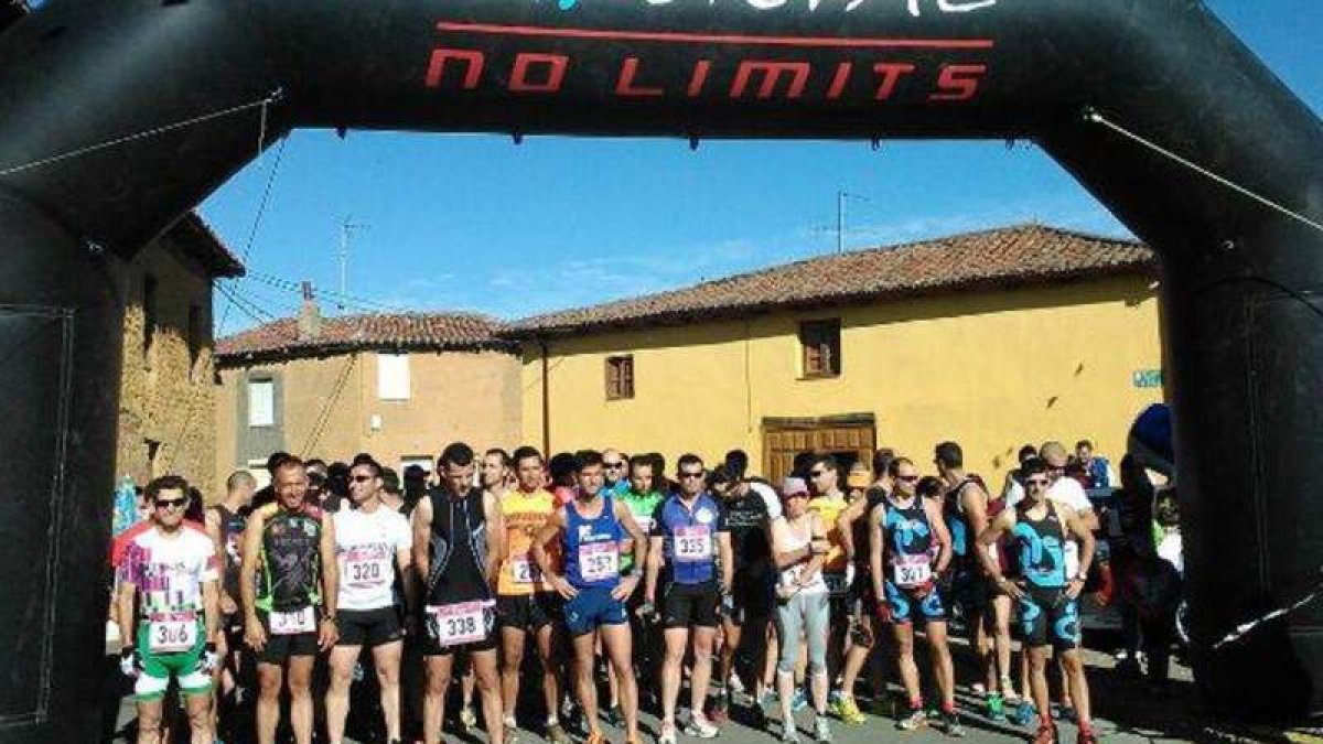 Salida de la prueba absoluta del duatlón-cross de San Pelayo.