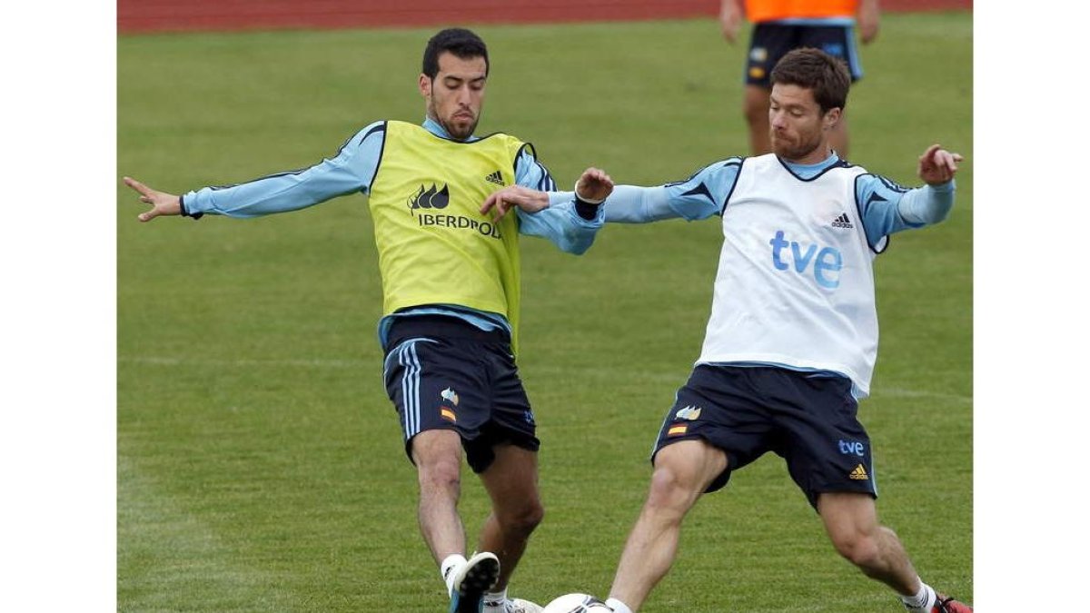 El doble pivote formado por Busquets y Xabi da el equilibrio necesario a la selección española.