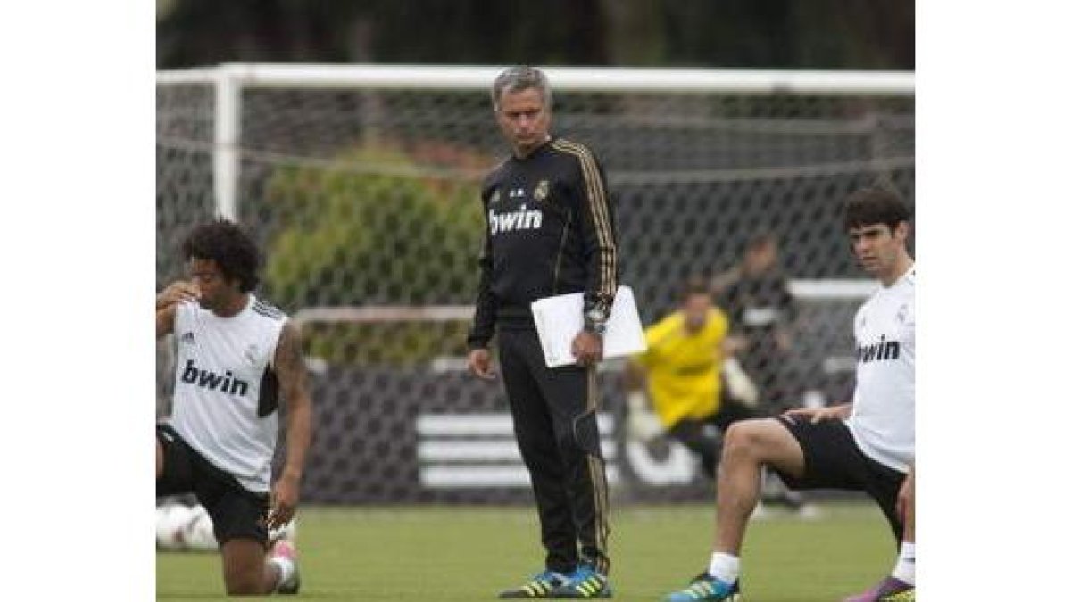 José Mourinho dirige en un entrenamiento.
