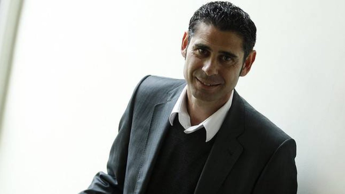 Fernando Hierro, durante su etapa como director deportivo de la Federación Española de Fútbol.