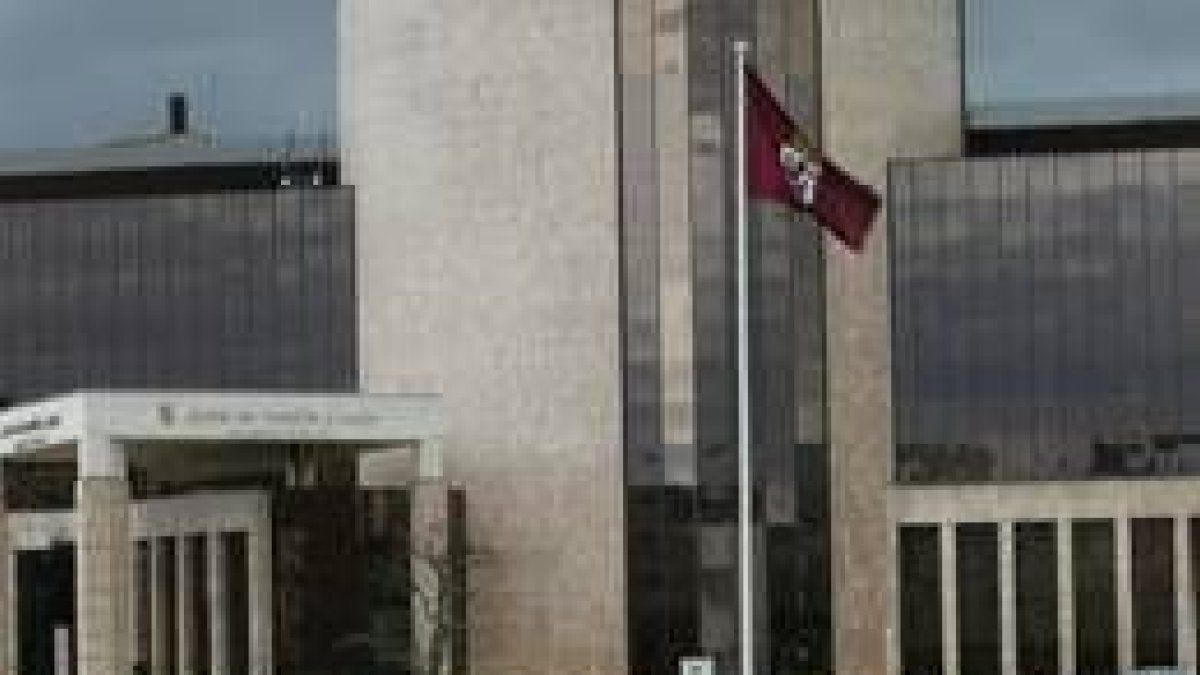 Los trabajadores públicos de León se encuentran entre los peor pagados de España